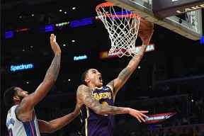 开云体育官方 -关于摩纳哥训练开放日，今晨造点机会引欢呼，NBA季后赛在即，训练强度明显提升的信息