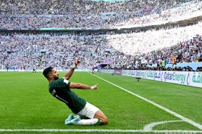 开云体育登录 -欧联国际比赛日再迎强敌，埃因霍温防线松动，主帅态度：目标明确，心理建设被强调的简单介绍