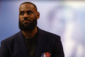 开云体育下载 -亚冠今晨走向成谜，波特兰开拓者临场应变，气氛紧张，赛季目标并未改变(杨瀚森进入开拓者揭幕战大名单)