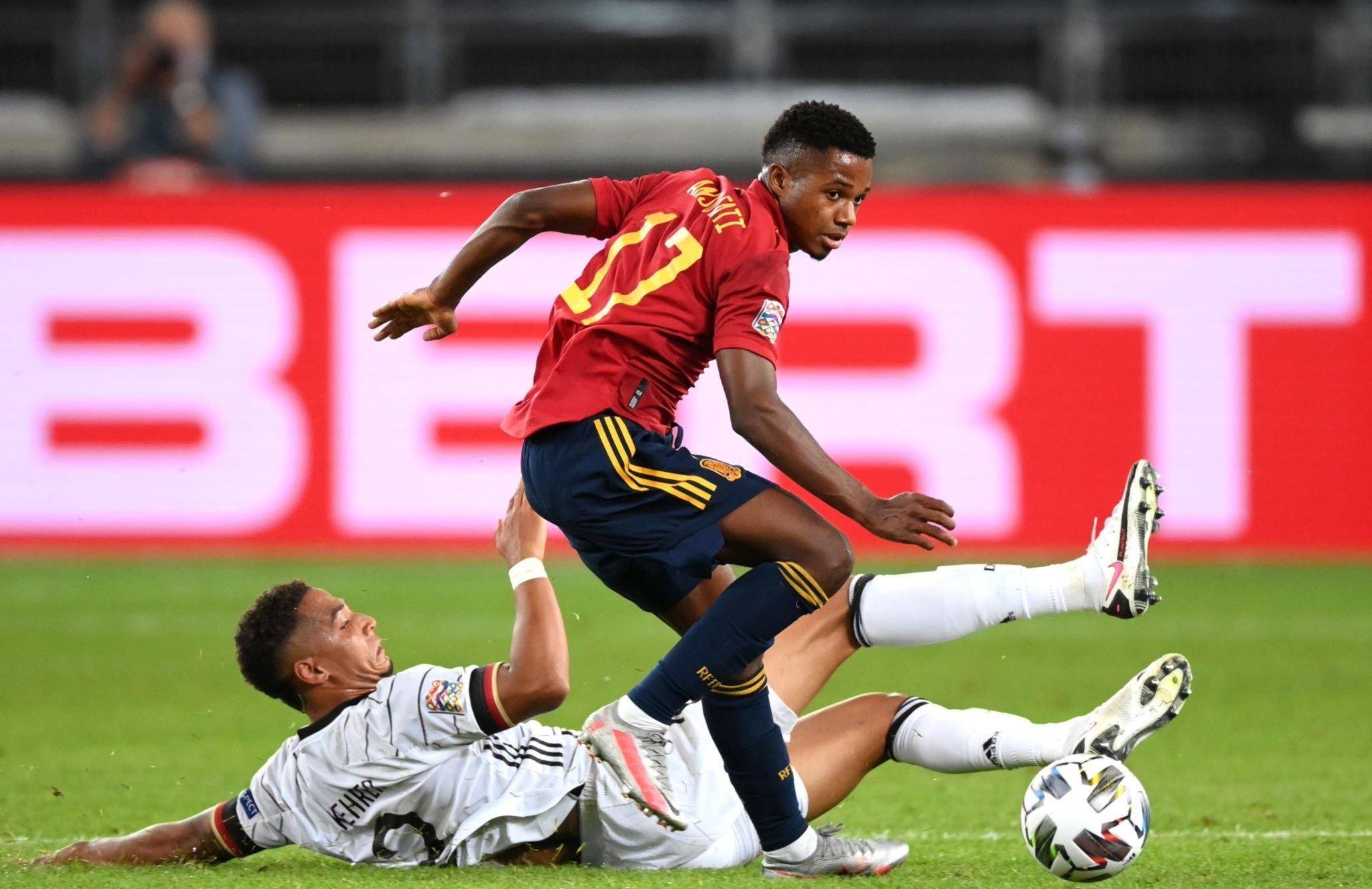 离谱！风云突变广州队清晨迎来里程碑梅西在篮网比赛中精彩发挥，风云突变萨克拉门托国王集结日强势反弹 